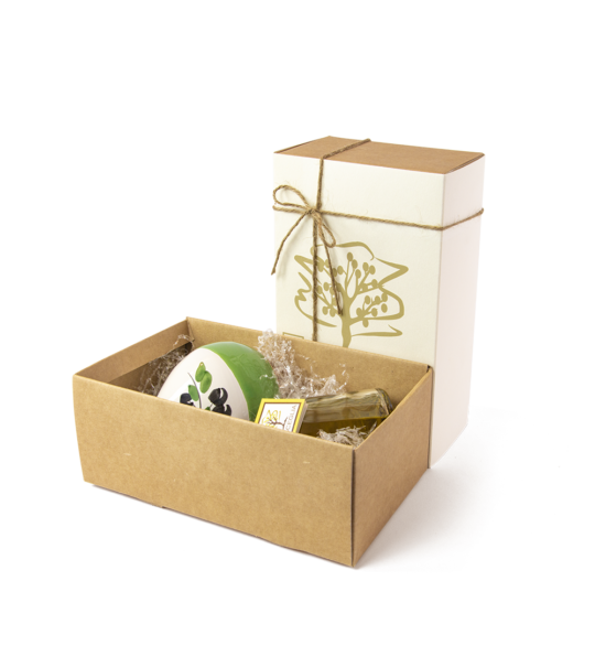 La caraffa in ceramica con bottiglia di olio extravergine di oliva creano un box bomboniera ideale per matrimoni o regali originali. Scopri di più!